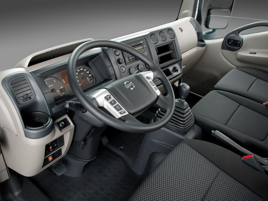  Nissan NT500 2014 года  (фото 2 из 12)